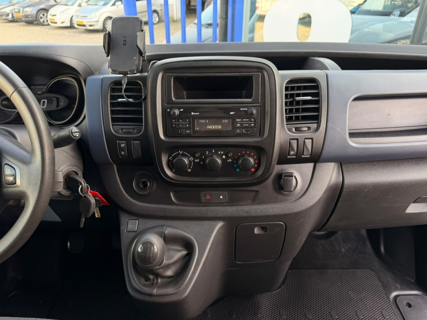Foto van Opel Vivaro-b