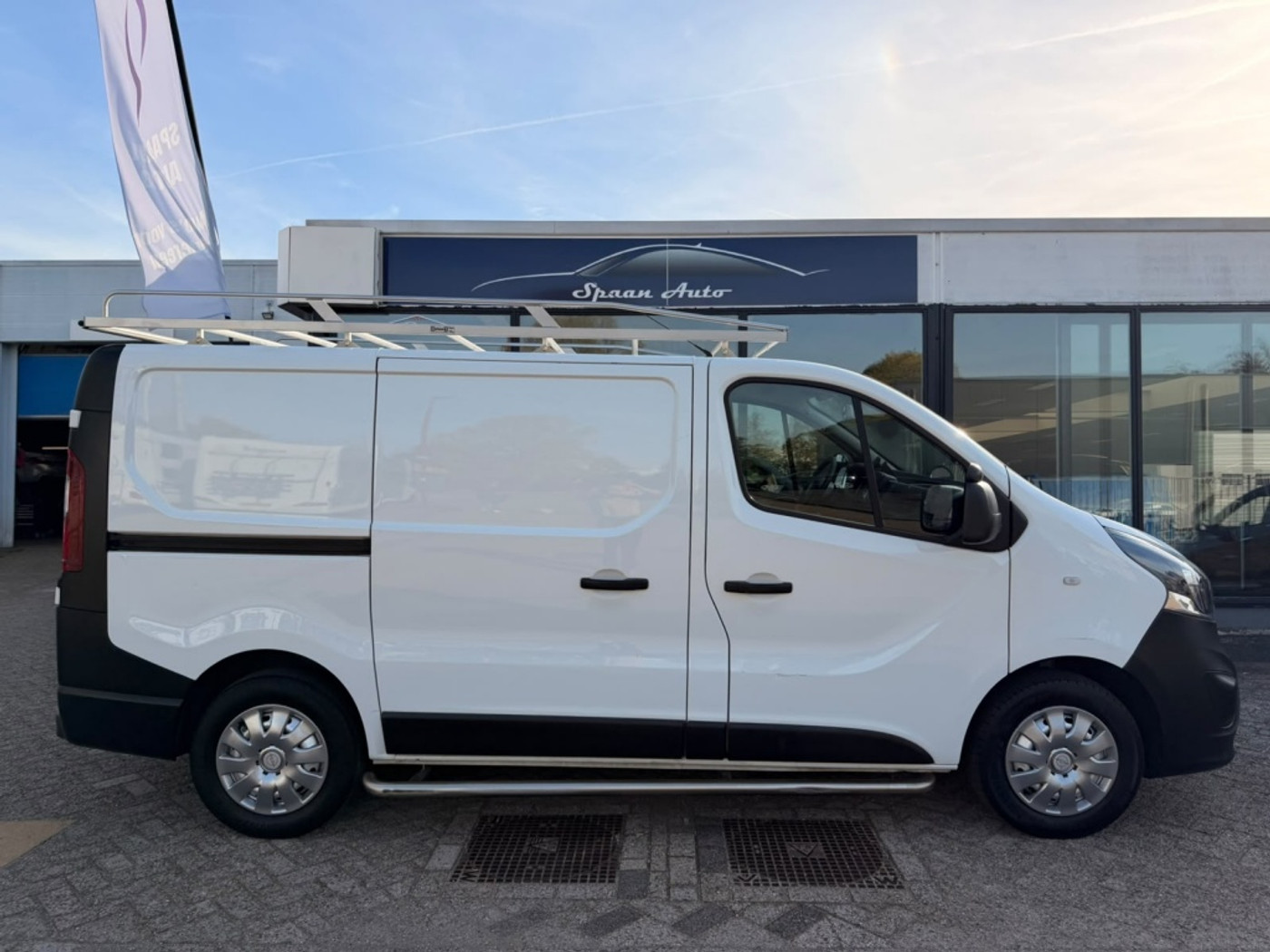 Foto van Opel Vivaro-b