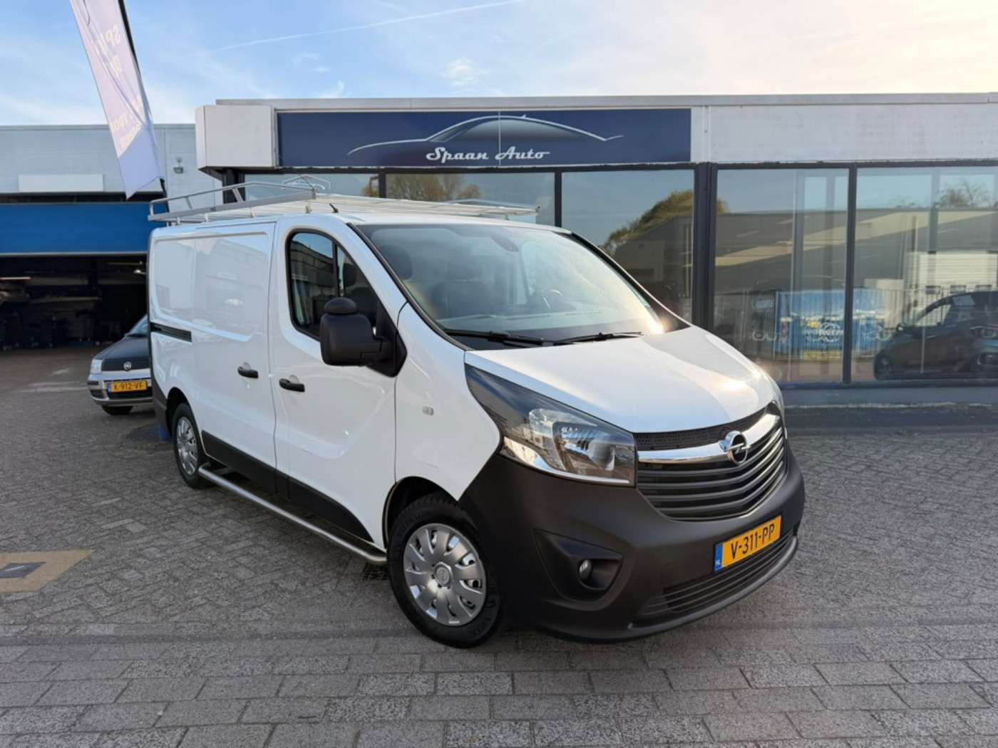 Foto van Opel Vivaro-b