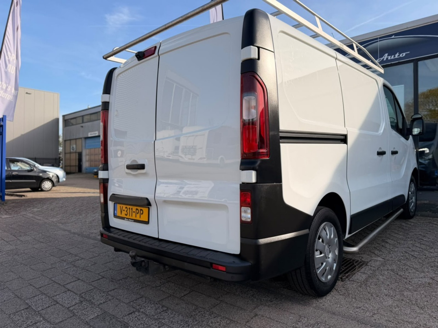 Foto van Opel Vivaro-b
