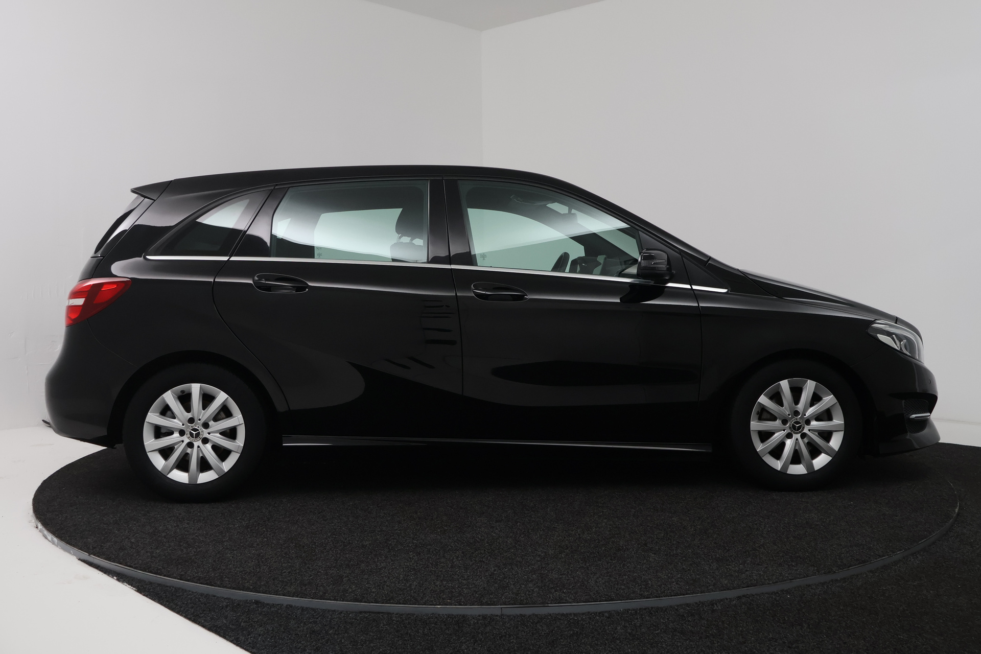 Foto van Mercedes-Benz B 180