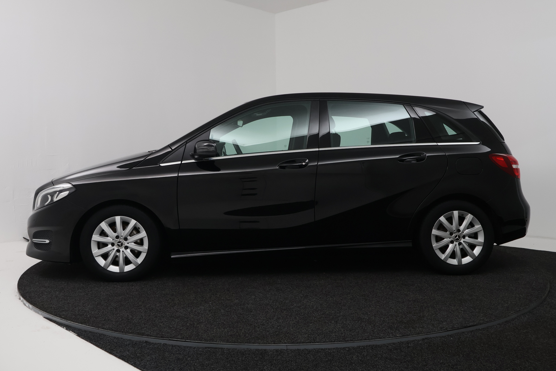 Foto van Mercedes-Benz B 180
